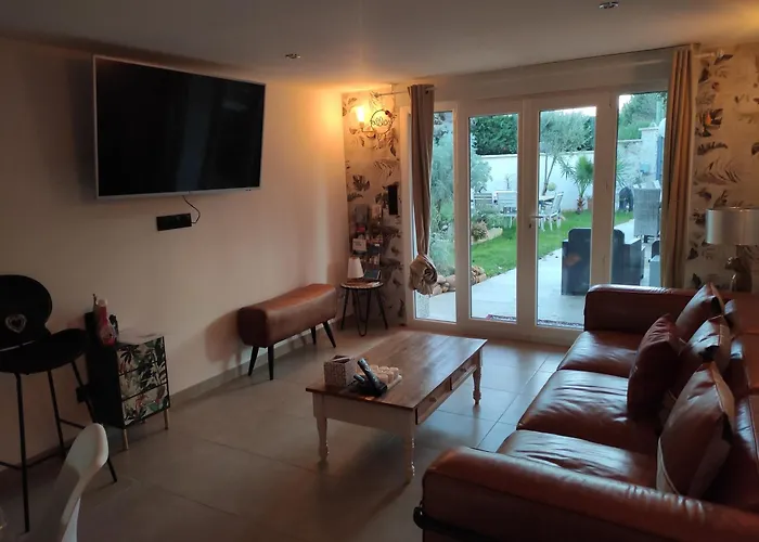 Maison Rez De Chaussee, Espace Jardin Pres Du Centre Ville D\'Arles