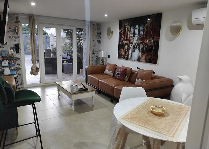 Maison Rez De Chaussee, Espace Jardin Pres Du Centre Ville D\'Arles